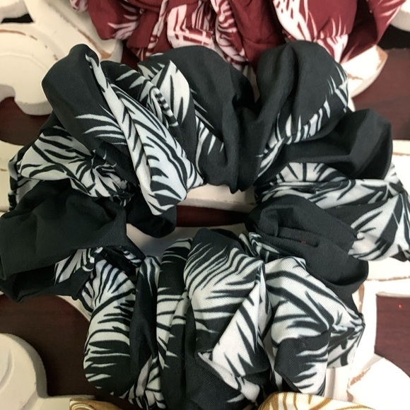 Bundle of 3 Oversized Elastic Scrunchies Burgundy, Black, Mustard Yellow NIB - Picture 7 of 8